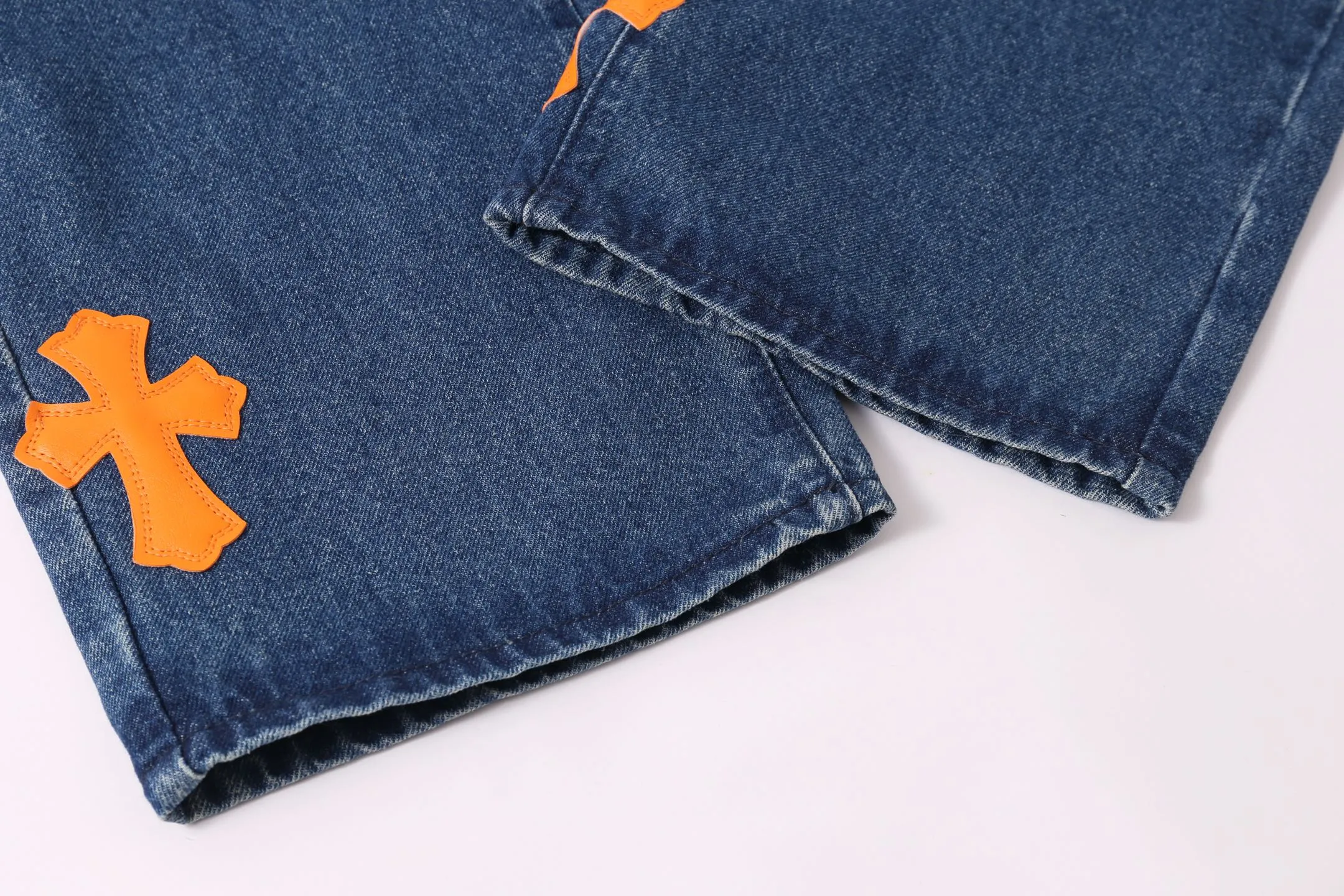 P260 Style No.: H880 Chrome Heart & Chrome Heart Blue Pants Orange Peel Metal Cross Patch Leather Jeans ChromeHearts# Design Jeans Invincible Texture Ceiling-Level Jeans Hard to Find at the Counter‼ ️ Cross patchwork leather jeans, top-notch heavy-duty washing process, calfskin laser-cut cross, distressed silver hardware, straight version to make the upper body slimmer, that lesbian style Color: blue Size: 28-30-32-34-36